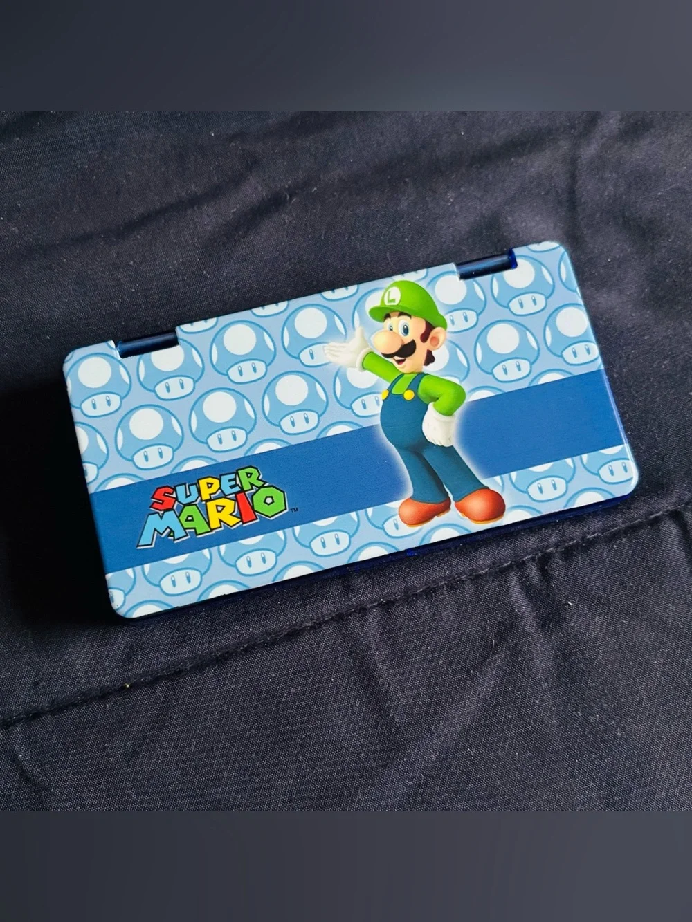 Official Nintendo Luigi DS game case. Includes Megaman Starforce LEO.